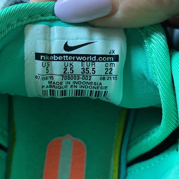 Nike - Picture 5 of 7